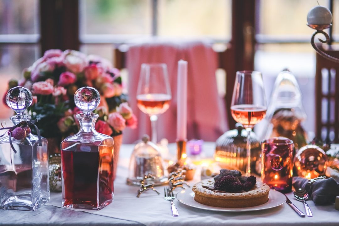 christmas host table