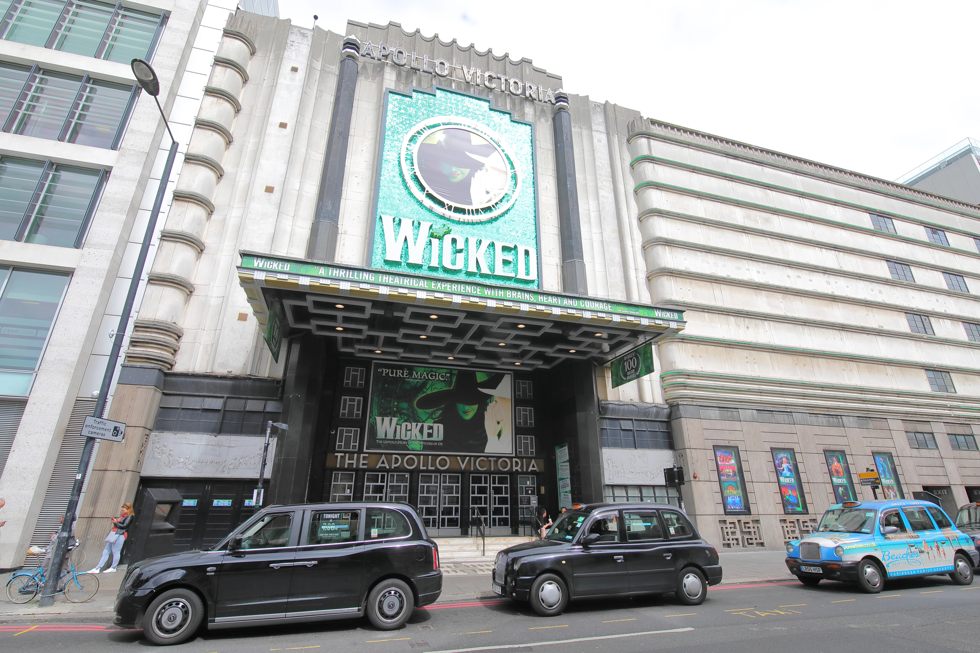 Picture of the theatre where Wicked is being performed